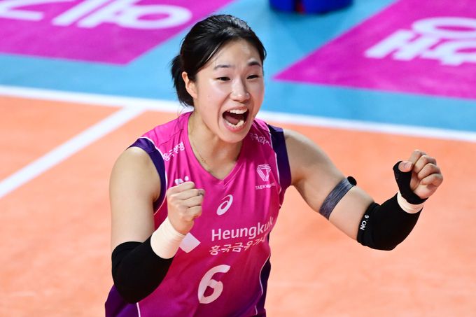 흥국생명 이고은이 2일 인천 삼산월드체육관에서 열린 정관장과의 도드람 2024~2025시즌 V리그 여자부 홈경기에서 환호하고 있다. 사진=KOVO 제공