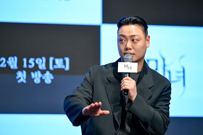 배우 임재혁이 11일 열린 채널A 새 토일드라마 ‘마녀’ 제작발표회에서 취재진의 질문에 답하고 있다. 채널A 제공.