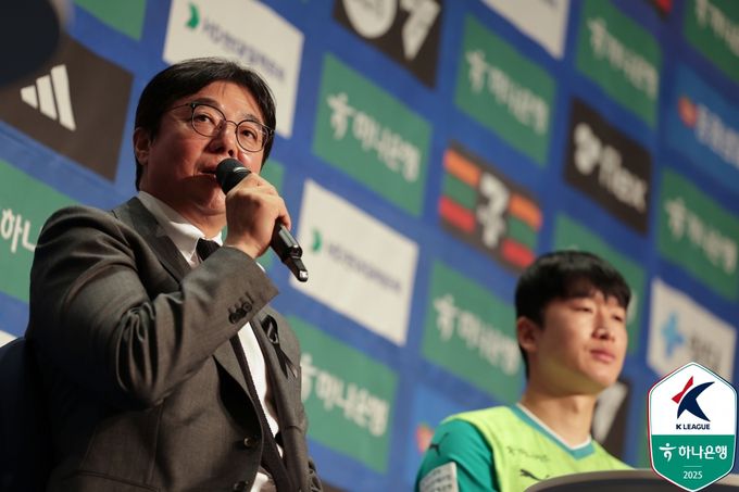 황선홍 대전 감독과 이창근. 사진=한국프로축구연맹 제공