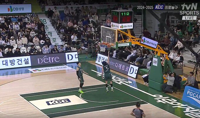 DB 김시래가 결국 2점을 추가했다. 6강 PO 경쟁에 골득실을 챙기기 위한 영리한 득점이었다. KCC 선수들은 그 누구도 백코트를 하지 않았다. tvN 중계방송 캡처