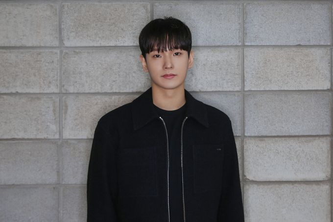 사진=사람엔터테인먼트, NEW 제공 사진 설명) 신재휘는 영화 ‘검은 수녀들’에서 유니아(송혜교)의 가까운 친구 효원의 제자 애동으로 등장했다. 특히 악령에 씌인 같은 또래의 희준(문우진)에게 마음이 기울게 되는 캐릭터를 맡아 섬세한 표현력으로 관객들의 이목을 집중시켰다. 사진=사람엔터테인먼트