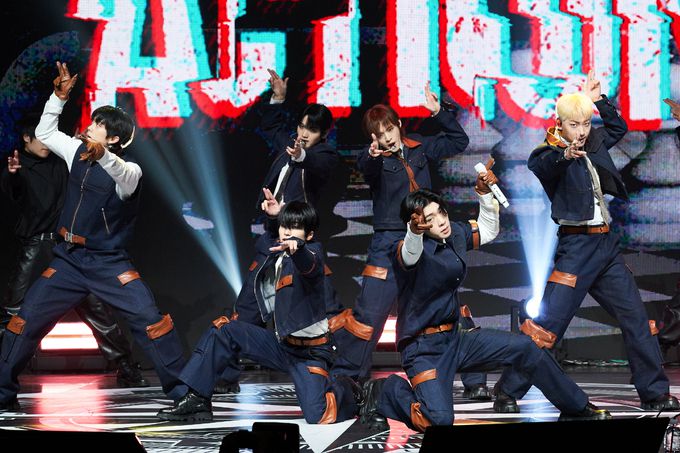 그룹 온앤오프가 새 앨범 '온앤오프:마이 아이덴티티' 발매를 기념해 18일 오후 서울 용산구 블루스퀘어에서 쇼케이스를 열었다. 알비더블유, WM엔터테인먼트 제공.