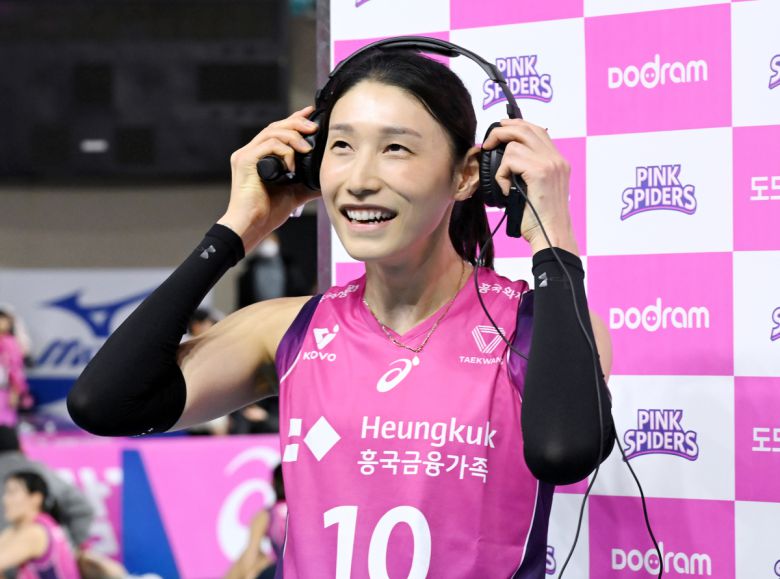 경기를 마치고 인터뷰하는 김연경. 사진=KOVO 제공