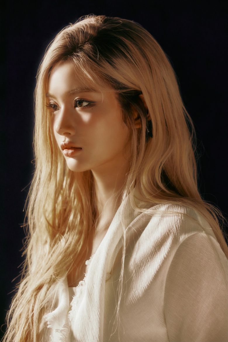 그룹 엔믹스(NMIXX)가 17일 새 앨범 'Fe3O4: FORWARD'와 타이틀곡 'KNOW ABOUT ME'으로 컴백한다. 엔믹스 멤버 설윤. JYP엔터테인먼트 제공.