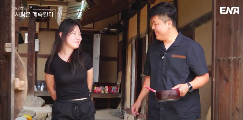 16기 영자와 미스터 배의 출연 장면. 사진=SBS Plus '나는 솔로-그 후 사랑은 계속된다’