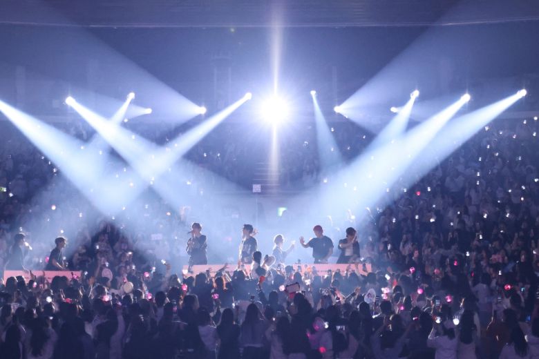 그룹 에이티즈가 23일 서울 올림픽공원 KSPO DOME에서 2025 에이티즈 월드 투어 ''투워즈 더 라이트 : 윌 투 파워' 피날레 인 서울('TOWARDS THE LIGHT : WILL TO POWER' FINALE IN SEOUL)'의 피날레를 장식했다. KQ엔터테인먼트 제공.
