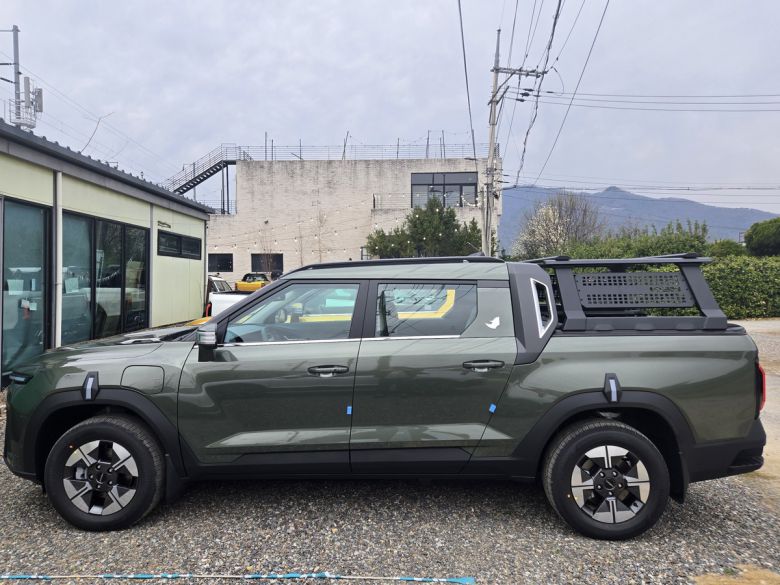 무쏘 EV 측면. 이정인 기자