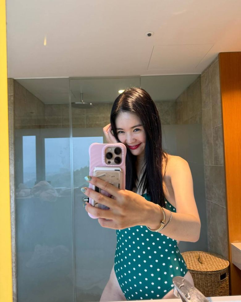 방송인 장영란이 호캉스를 즐기는 모습을 전했다.  사진 = 장영란 SNS 계정