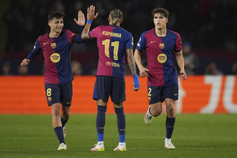 바르셀로나 선수단이 득점을 올리고 기뻐하고 있다. 사진=AP/뉴시스