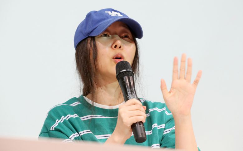 민희진 어도어 대표가 25일 오후 서울 강남구 한국컨퍼런스센터에서 열린 긴급 기자회견에서 입장을 말하고 있다. 뉴시스 제공.