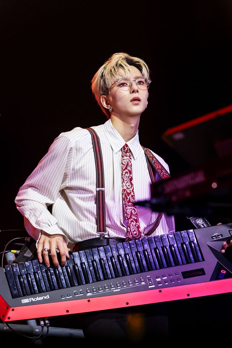 밴드 엑스디너리 히어로즈가 5일 서울 송파구 올림픽공원 올림픽홀에서 새 월드투어 '뷰티풀 마인드'의 서울 공연을 열었다.멤버 오드. JYP엔터테인먼트 제공.