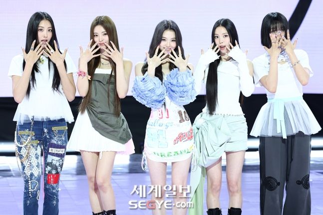 걸그룹 미야오가 12일 서울 마포구 SBS 프리즘타워에서 쇼케이스를 열고 새 앨범을 소개했다. 한윤종 세계일보 기자.