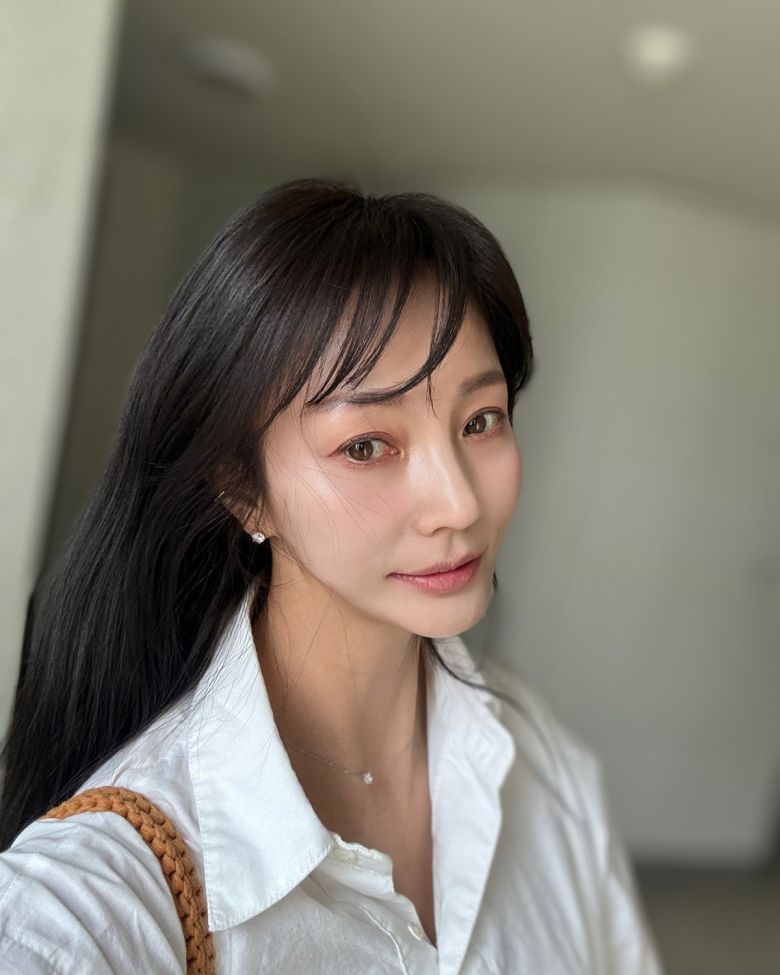 안혜경이 날씬해진 근황을 담은 셀카를 공개했다. 사진 제공 = 안혜경 SNS 계정