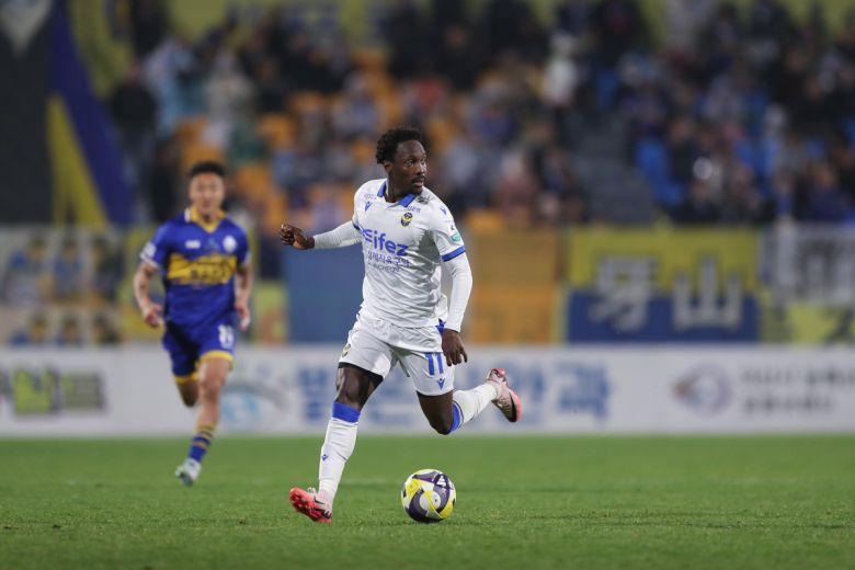 인천 제르소가 드리블하고 있다. 사진=한국프로축구연맹 제공