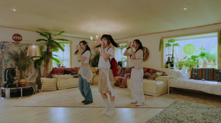 어블룸 타이틀곡 ‘에코(Echo)’ 라이브 클립 이미지. 매시브이엔씨 제공.