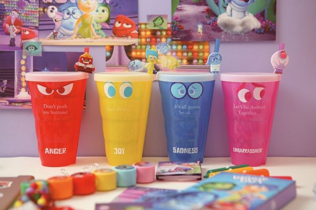 메가박스가 출시한 영화 인사이드 아웃2 굿즈 중 한 종류인 피규어 컬러컵.