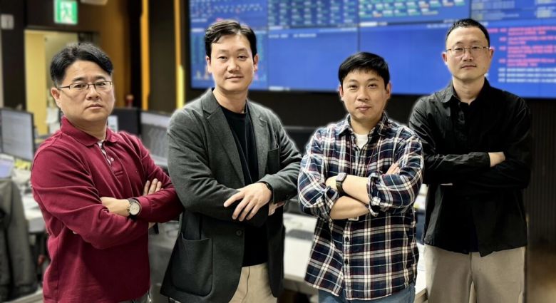 왼쪽부터 롯데시네마 NOC 우석봉 대리, 3S특화팀 서기원 팀장, NOC 윤용섭 센터장, NOC 유영규 대리.