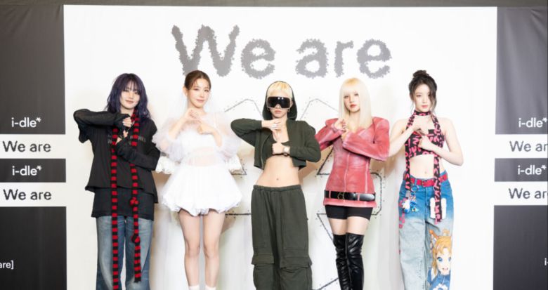 그룹 아이들이 19일 서울 강남 역삼동 조선 팰리스 서울 강남에서 열린 미니 8집 '위 아(We are)'의 쇼케이스에 참석해 포즈를 취하고 있다. 큐브엔터테인먼트 제공.