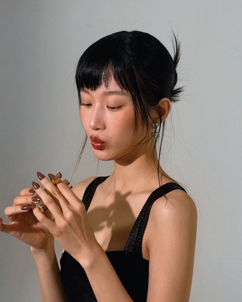 문가영이 화보 촬영 현장의 비하인드 컷을 공개했다.  사진 제공 = 문가영 SNS 계정