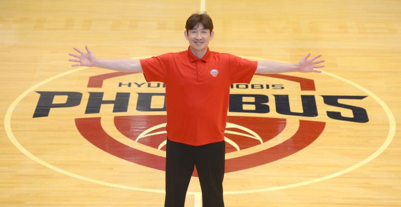 사진=김두홍 기자 kimdh@sportsworldi.com / 양동근 현대모비스 신임 감독이 용인체육관에서 세계비즈앤스포츠월드를 만나 포즈를 취하고 있다.