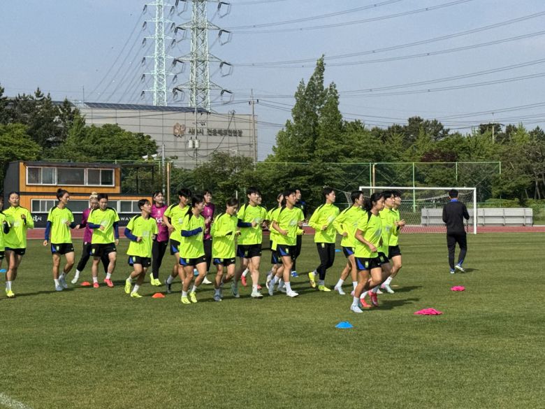 한국 여자축구대표팀이 훈련하는 모습. 사진=최서진 기자