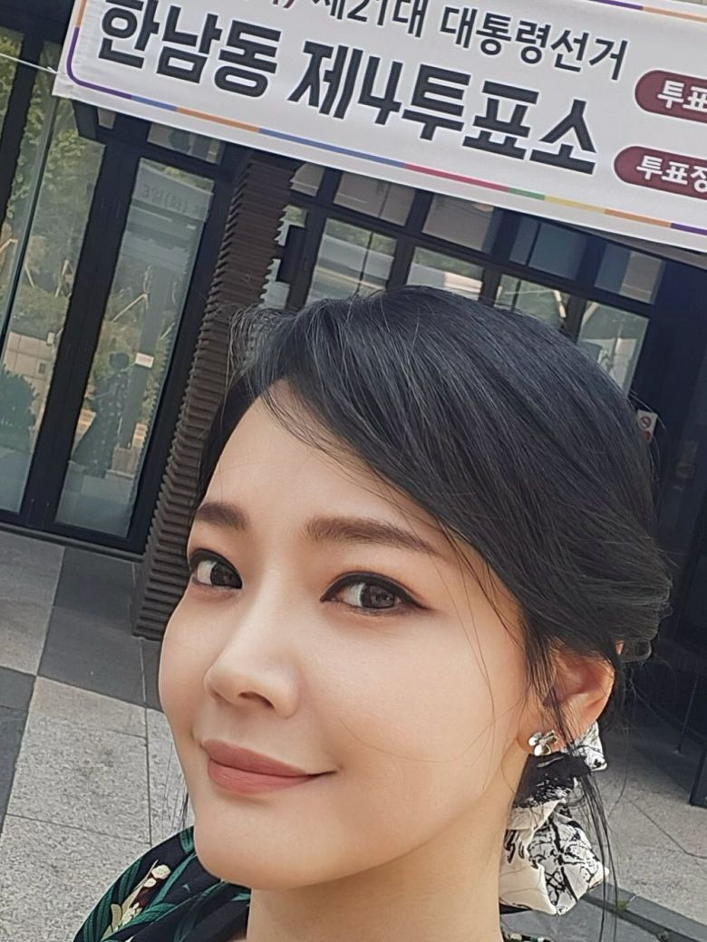 뮤지컬 배우 김소현 투표 인증사진.