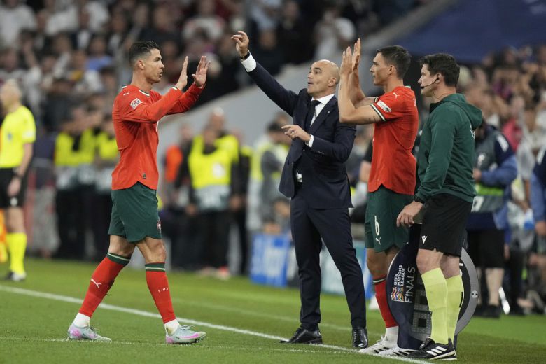 포르투갈의 크리스티아누 호날두가 5일 독일 뮌헨의 알리안츠 아레나에서 열린 독일과의 2024∼2025 UEFA 네이션스리그 4강전에서 2-1로 앞서는 역전골을 터뜨린 후, 교체되고 있다. 사진=AP/뉴시스