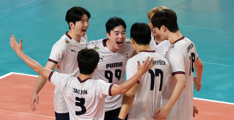 사진=뉴시스 / 6일 충남 천안 유관순체육관에서 열린 2025 대한민국과 네덜란드 남자배구 국가대표 평가전에서 한국 선수들이 득점한 후 환호하고 있다.