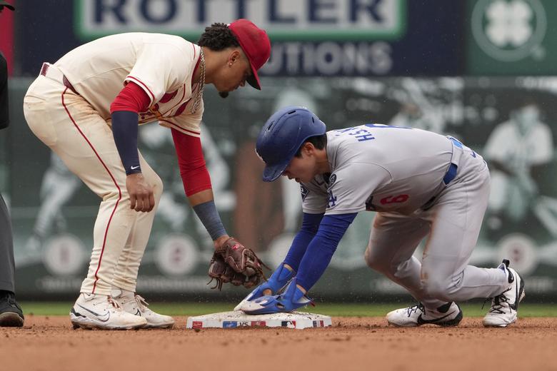 LA 다저스의 김혜성이 8일 미국 미주리주 세인트루이스의 부시 스타디움에서 열린 세인트루이스 카디널스와의 2025 미국 메이저리그(MLB) 원정 맞대결에 선발 출전해 시즌 6호 도루를 기록하고 있다. 사진=AP/뉴시스