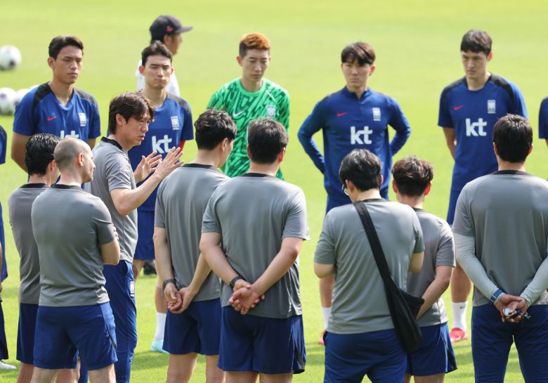 홍명보 감독이 이끄는 한국 축구대표팀이 8일 파주국가대표트레이닝센터(NFC)에서 훈련하고 있다. 한국은 오는 10일 서울월드컵경기장에서 쿠웨이트와 2026 국제축구연맹(FIFA) 북중미 월드컵 아시아 지역 3차 예선 B조 최종 10차전을 치른다. 사진=뉴시스