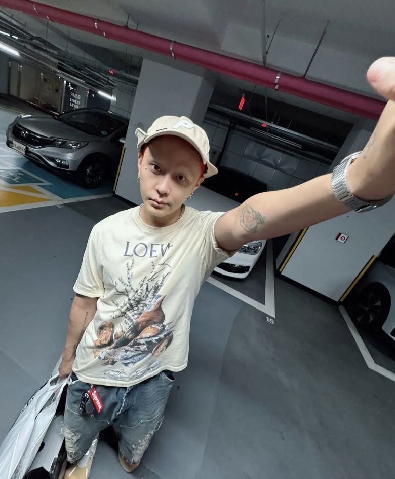 가수 현아가 남편 용준형과의 데이트 사진을 공개하며 변함없는 애정을 드러냈다.  사진 = 현아  SNS 계정