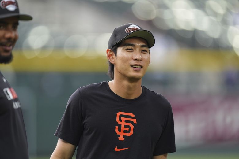 샌프란시스코 자이언츠 이정후가 경기 전 훈련 도중 밝게 미소 짓고 있다. 사진=AP/뉴시스