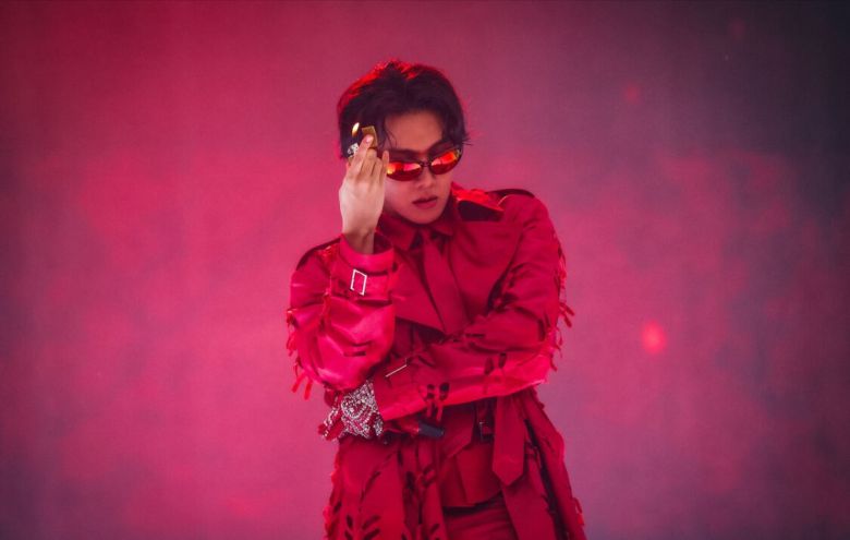 방탄소년단 제이홉이 13일 경기도 고양시 고양종합운동장 주경기장에서 월드투어 앙코르 콘서트 ‘제이홉 투어 ‘홉 온 더 스테이지 파이널 무대에 올랐다. 빅히트뮤직 제공.