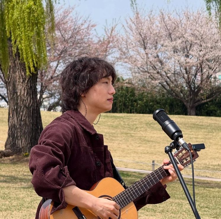 싱어송라이터 윤딴딴. SNS 캡처.