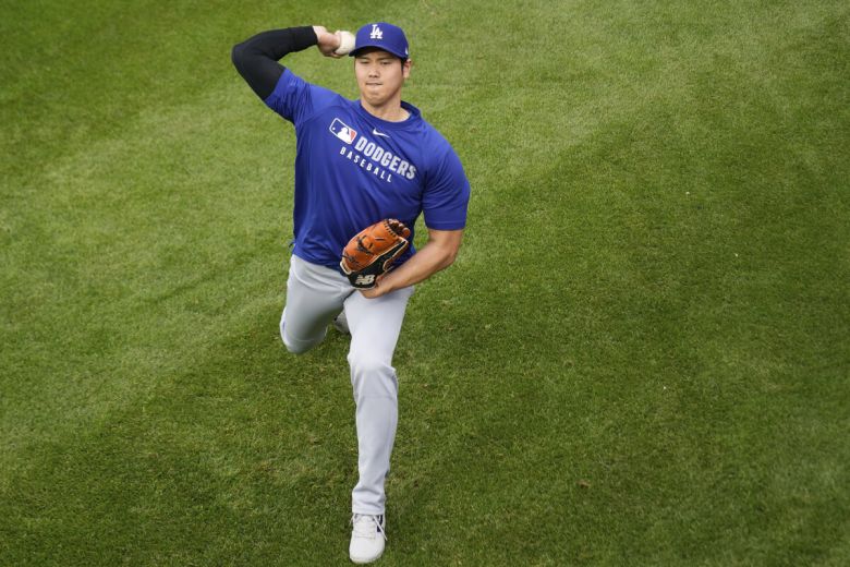 오타니 쇼헤이(LA 다저스)가 경기 전 훈련에 임하고 있다. 사진=AP/뉴시스