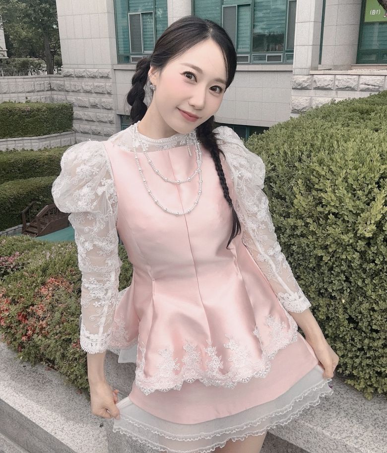 가수 별사랑.  사진 = 별사랑 SNS 계정