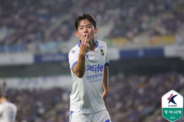 인천 박승호가 지난 15일 수원 삼성전에서 멀티골을 기록하며 팀의 2-1 승리를 이끌었다. 더불어 K리그2 16라운드 MVP까지 수상했다. 사진=한국프로축구연맹 제공