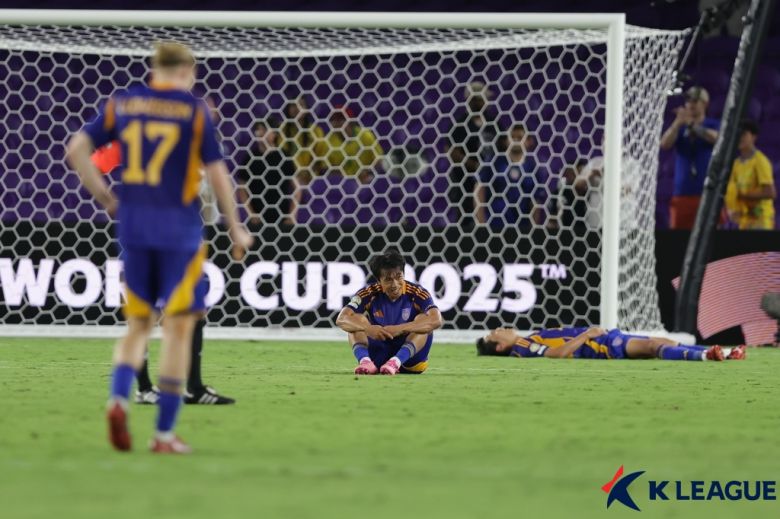아쉬워하는 울산 선수단. 사진=한국프로축구연맹 제공