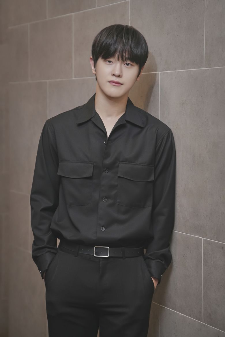 웨이브 오리지널 드라마 ‘원(ONE) : 하이스쿨 히어로즈’에서 배우 김도완은 주인공 의겸을 싸움의 세계로 이끄는 설계자 강윤기 역을 맡았다. 사진=웨이브