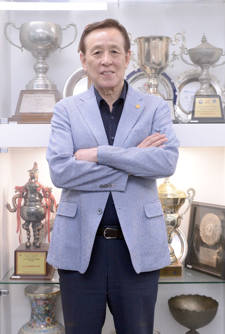 대한배구협회 오한남 회장이 서울 올림픽회관에 위치한 협회 사무실에서 스포츠월드와의 인터뷰에 앞서 사진 촬영에 임하고 있다. 사진=스포츠월드 김두홍 기자 kimdh@sportsworldi.com