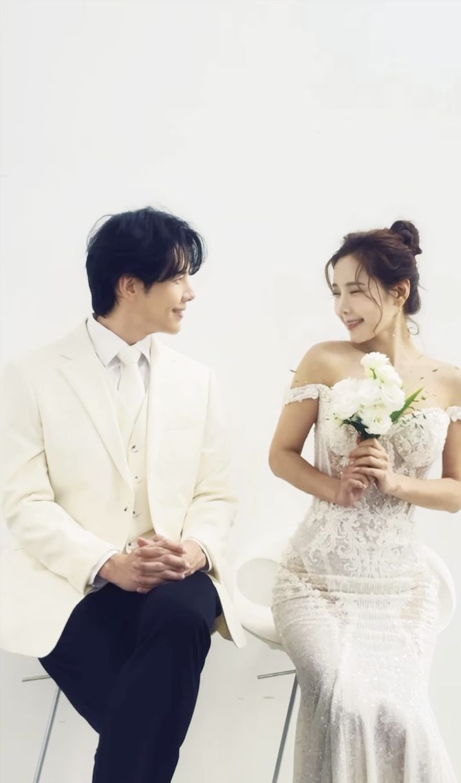 그룹 클레오 출신 가수 채은정이 결혼 소식과 함께 예비신랑의 얼굴을 공개해 화제를 모으고 있다.  사진 = 채은정 SNS 계정