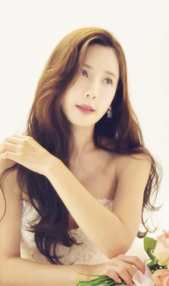 그룹 클레오 출신 가수 채은정이 결혼 소식과 함께 예비신랑의 얼굴을 공개해 화제를 모으고 있다.  사진 = 채은정 SNS 계정