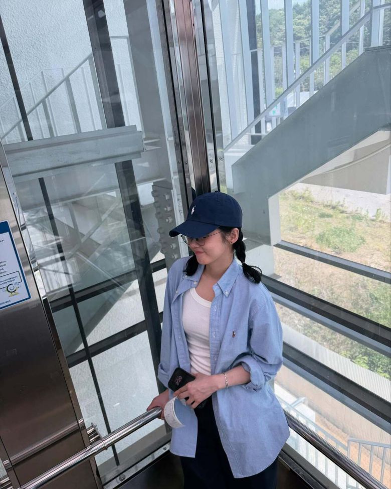 가수 겸 배우 장나라가 변함없는 동안 미모로 화제를 모으고 있다.  사진 = 장나라 SNS 계정