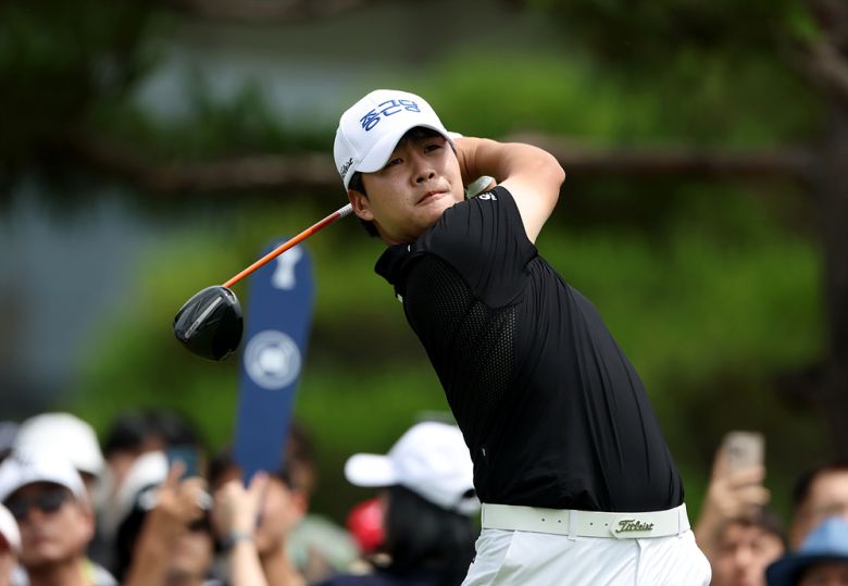 김민규가 힘차게 티샷하고 있다. 사진=KPGA 제공