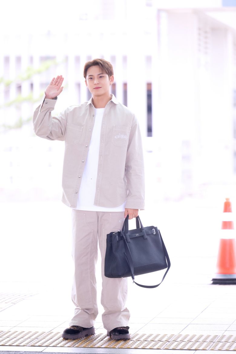 세븐틴 민규 공항패션. 자료=디올(DIOR) 제공