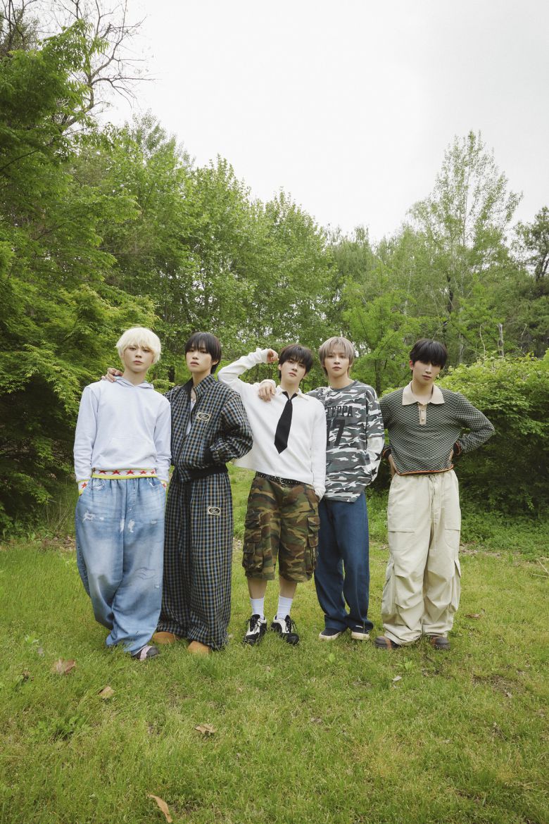 5인조 그룹 파우(POW)가 27일 정오 미니 3집 ‘Being Tender(다정해지는 법)'를 발매한다. 그리드엔터테인먼트 제공.