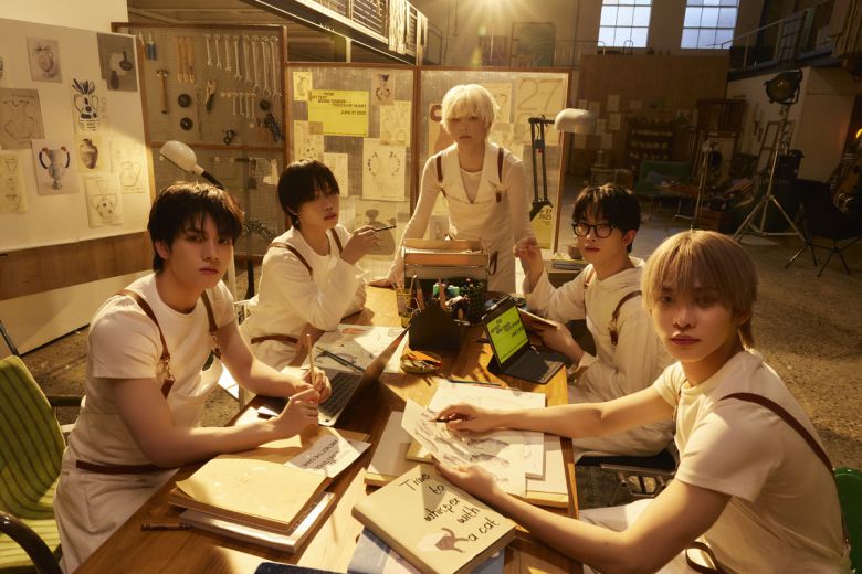 5인조 그룹 파우(POW)가 27일 정오 미니 3집 ‘Being Tender(다정해지는 법)'를 발매한다. 그리드엔터테인먼트 제공.