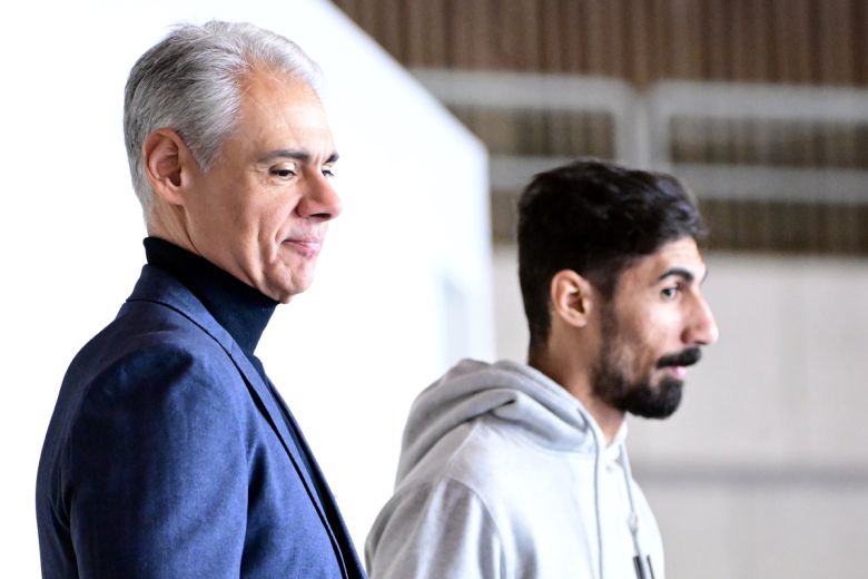 레오나르오 아폰소 KB손해보험 감독(왼쪽)이 모하메드 야쿱과 함께 지난 시즌 V리그 남자부 챔피언결정전을 관전 중이다. 사진=KOVO 제공