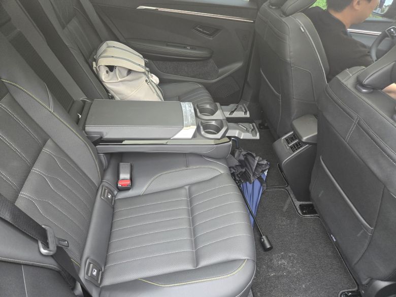 세닉 2열 공간. 이정인 기자