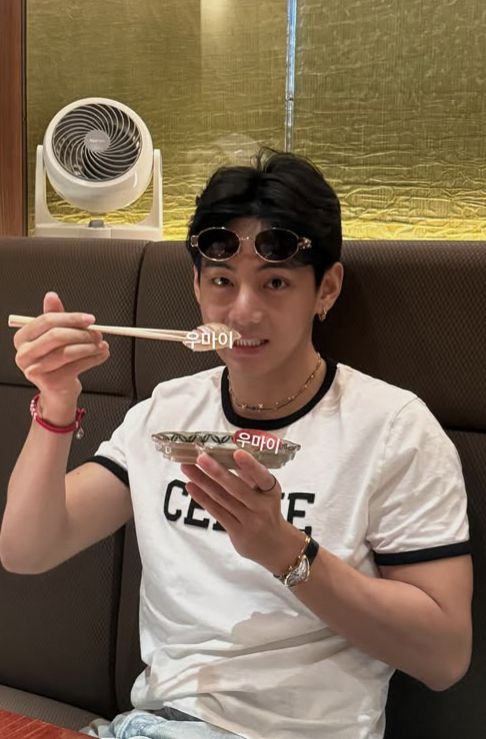 사진= 뷔 SNS